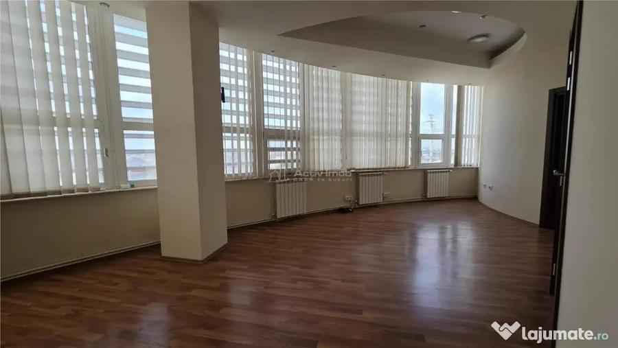 Spațiu comercial, de 1,386 mp, în Central