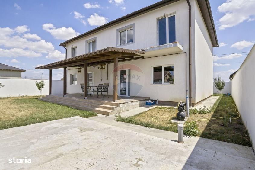 Casă cu 4 camere în Vladimirescu