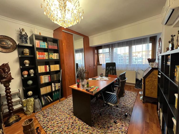Apartament cu 4 camere decomandat în Iancului