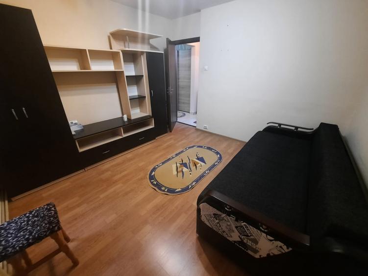 Apartament cu 3 camere decomandat în Oancea