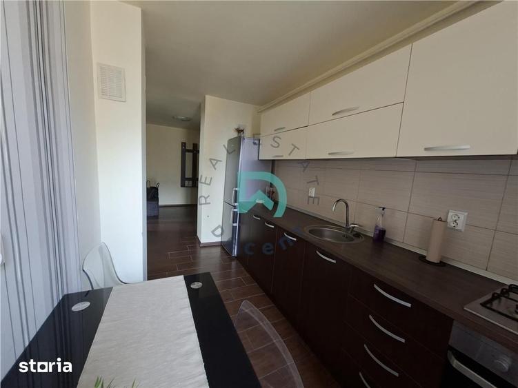 Apartament cu 3 camere decomandat în Astra