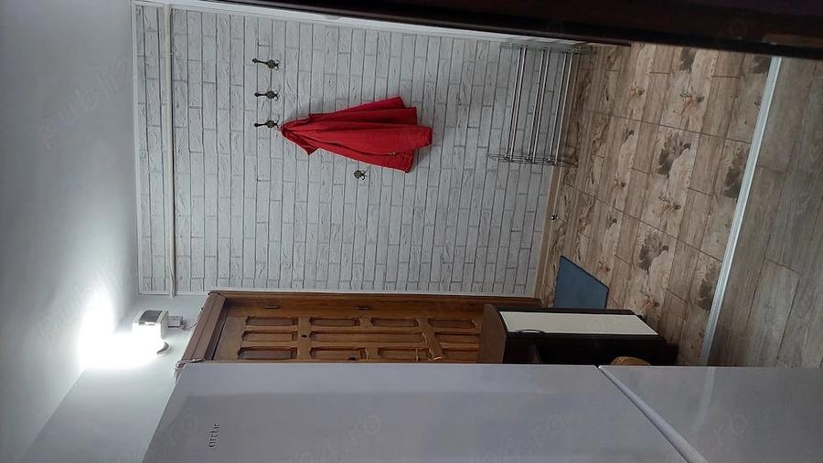 Apartament cu 2 camere semidecomandat în Podu Roș
