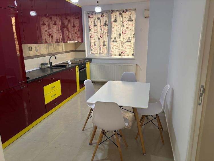 Apartament cu 3 camere decomandat, mobilat în Oancea
