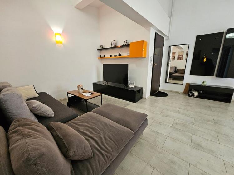 Apartament cu 2 camere semidecomandat, mobilat în Dămăroaia