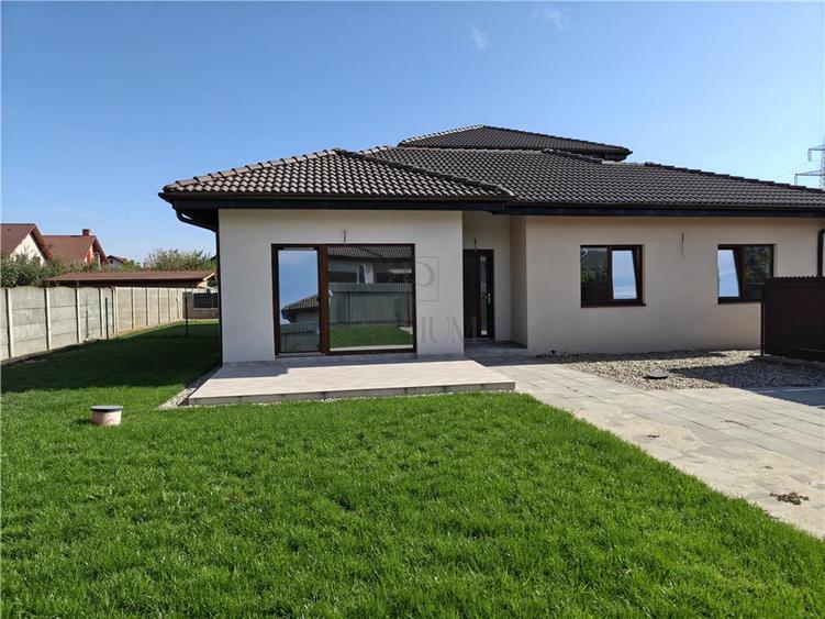 Duplex cu 4 camere cu Canalizare în Moșnița Nouă