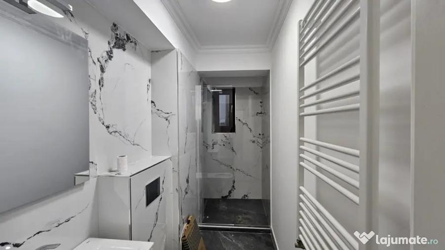 Apartament cu 3 camere semidecomandat în Dămăroaia