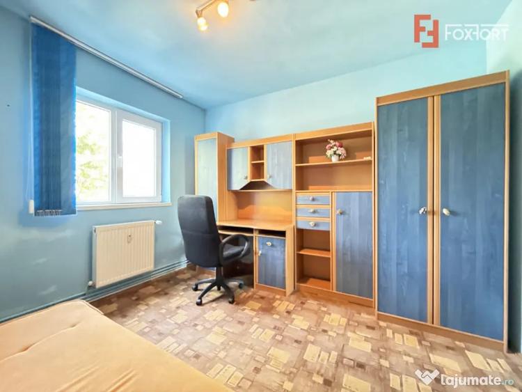 Apartament cu 3 camere semidecomandat în Dacia