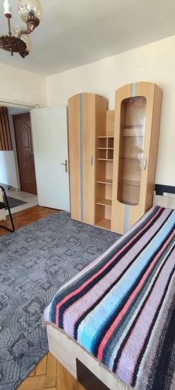 Garsonieră decomandată în Precista