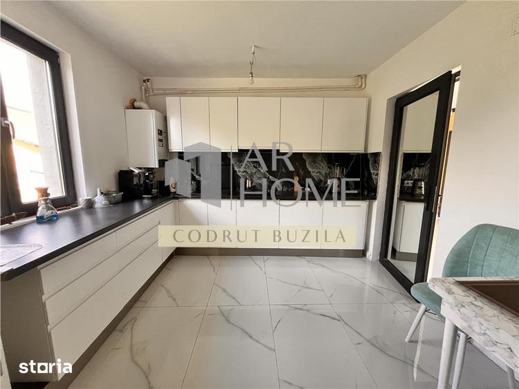Casă cu 7 camere cu Teren 962 Mp în Mănești