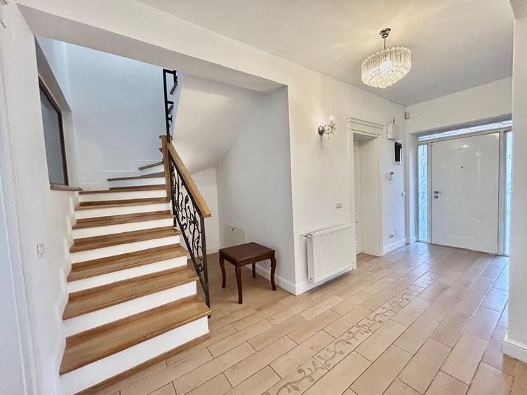 Duplex cu 8 camere cu Canalizare în Iancu Nicolae