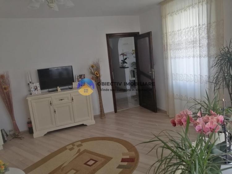 Apartament cu 2 camere semidecomandat, mobilat în Mărăței