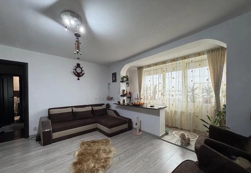 Apartament cu 3 camere semidecomandat în Colentina