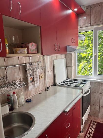 Apartament cu 2 camere semidecomandat în Giurgiului