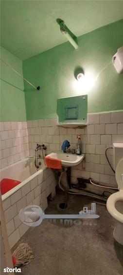 Apartament cu 4 camere semidecomandat în Copou