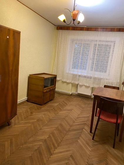 Apartament cu 3 camere decomandat în George Enescu