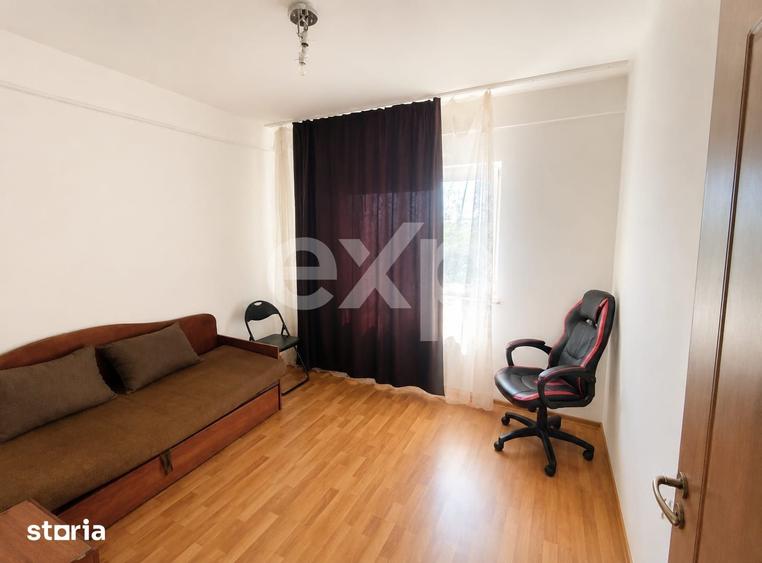 Apartament cu 3 camere decomandat, mobilat în Prundu