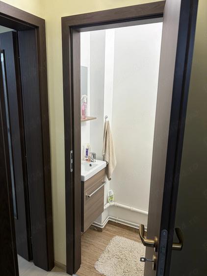 Apartament cu 3 camere semidecomandat în Aradului