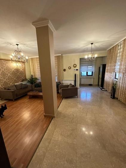 Casă individuală cu 6 camere cu Canalizare în Central