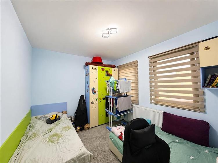 Apartament cu 3 camere decomandat, mobilat în Șelimbăr