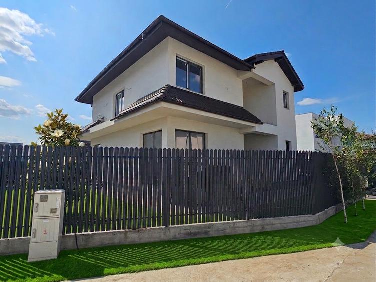 Casă individuală cu 4 camere cu Canalizare în Tunari
