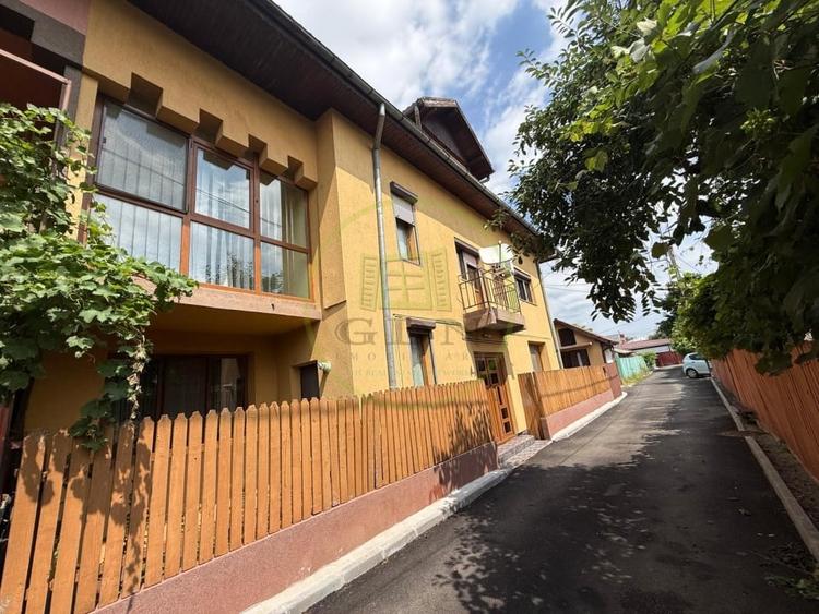 Casă individuală cu 5 camere cu Canalizare în Rovine