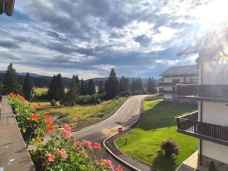 Apartament cu 2 camere semidecomandat în Poiana Brașov