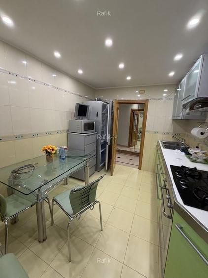 Apartament cu 3 camere decomandat, mobilat în Splaiul Unirii