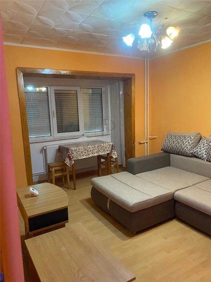 Garsonieră decomandată în Lipovei