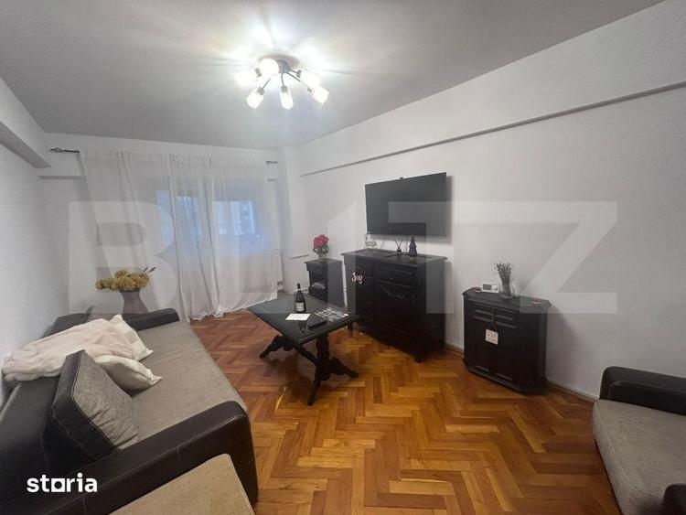 Apartament cu 3 camere decomandat în Calea București