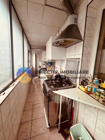 Apartament cu 3 camere decomandat, mobilat în Central