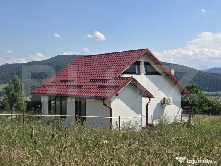 Casă cu 2 camere cu Teren 3000 Mp în Central