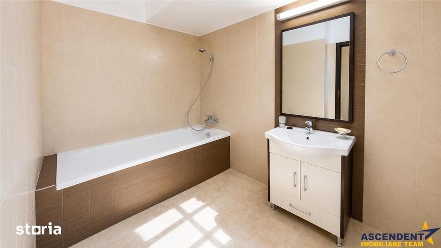 Apartament cu 3 camere decomandat în Astra