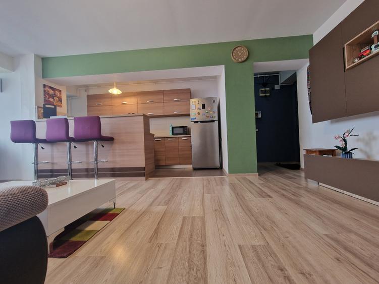 Apartament cu 3 camere decomandat în Central