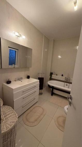 Apartament cu 4 camere decomandat în Central