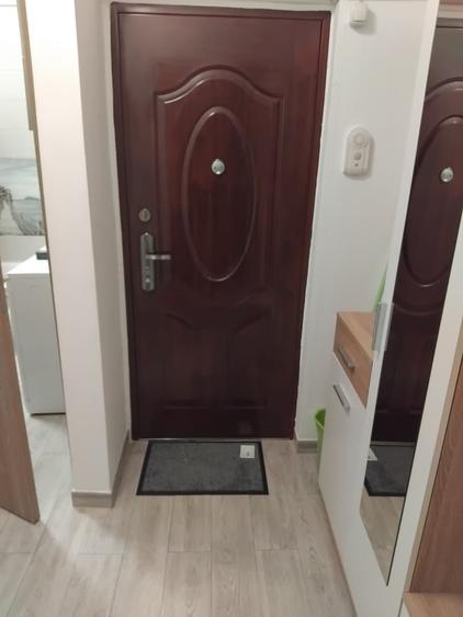 Garsonieră decomandată în Gorjului
