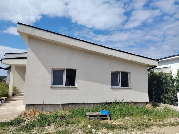 Casă cu 3 camere cu Teren 400 Mp în Oșorhei