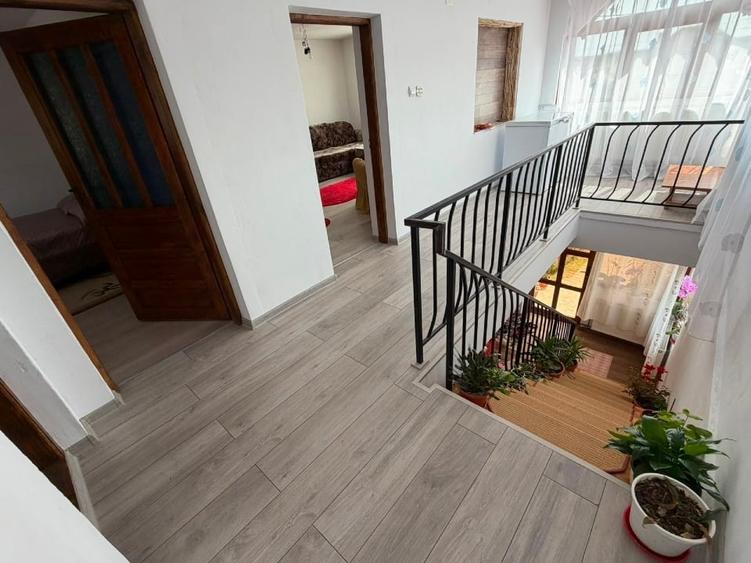 Casă individuală cu 5 camere cu Teren 3568 Mp în Budieni