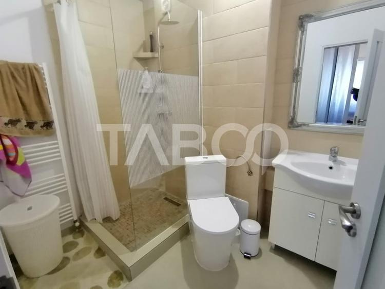 Apartament cu 3 camere semidecomandat, mobilat în Ștrand