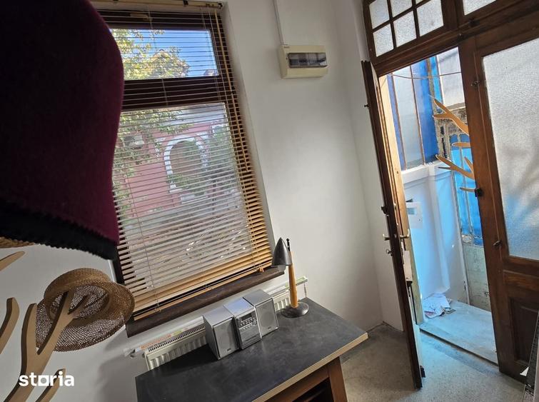 Casă cu 5 camere cu Teren 167 Mp în Vitan