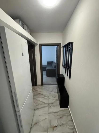 Apartament cu 2 camere semidecomandat în Craiovița Nouă