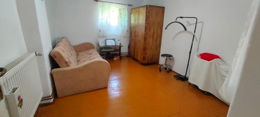 Casă individuală cu 5 camere cu Teren 1090 Mp în Central