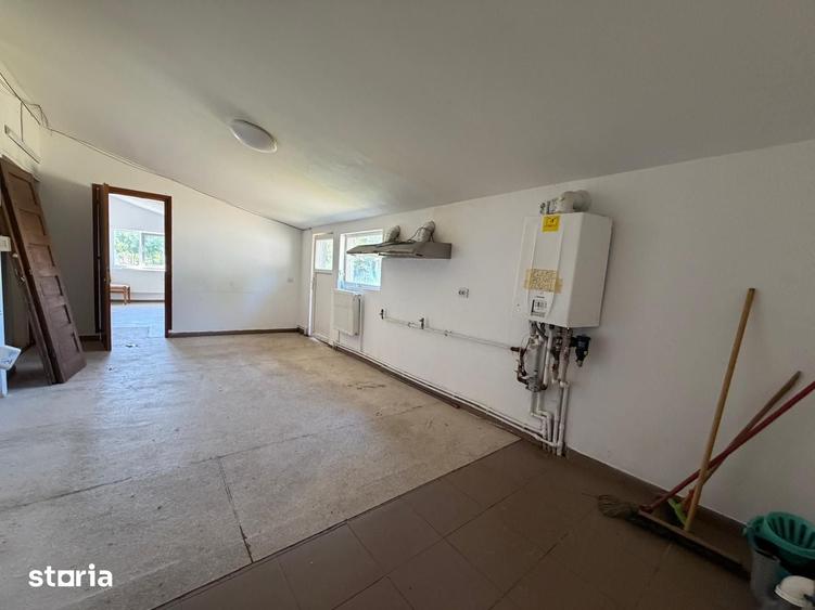 Casă cu 9 camere cu Teren 1500 Mp în Odăi