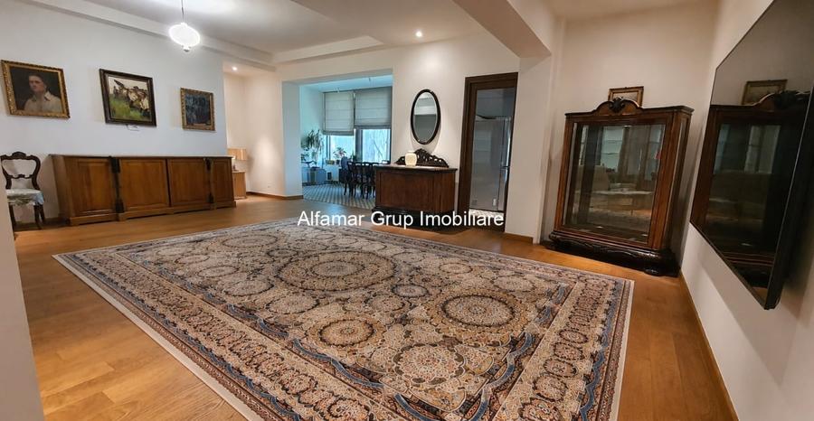 Penthouse cu 5 camere, mobilat în Armeneasca