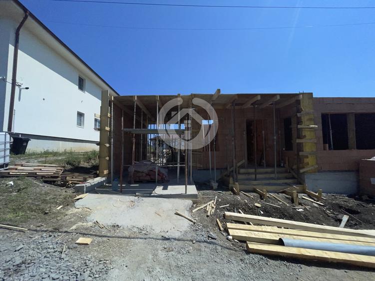 Casă individuală cu 5 camere cu Canalizare în Exterior Est
