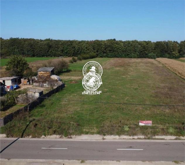 Teren de 2400 mp, în Grajduri