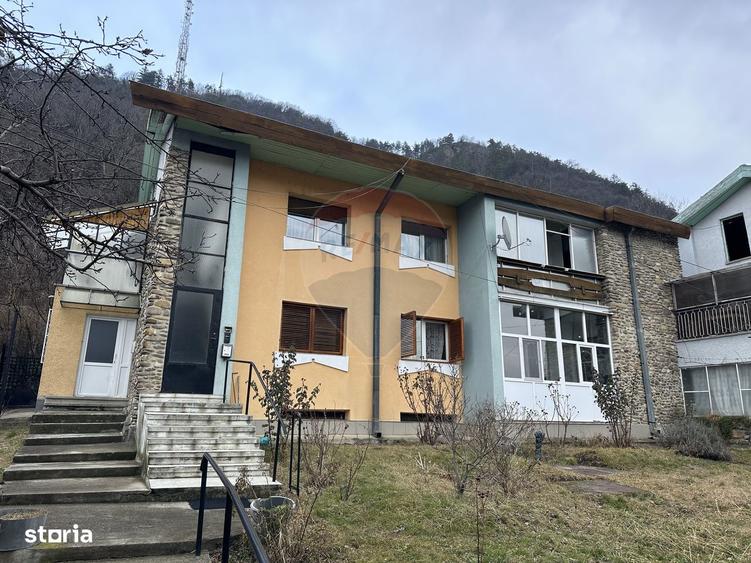 Apartament cu 4 camere, mobilat în Central