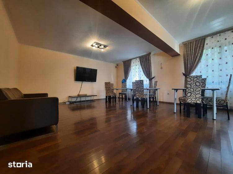 Casă cu 9 camere cu Teren 500 Mp în Predeal