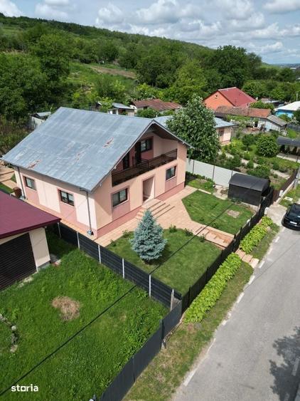 Casă cu 3 camere în Uricani