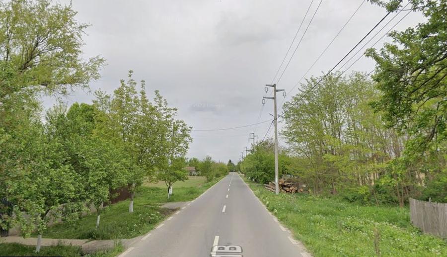 Teren agricol intravilan de 900 mp, în Nuci