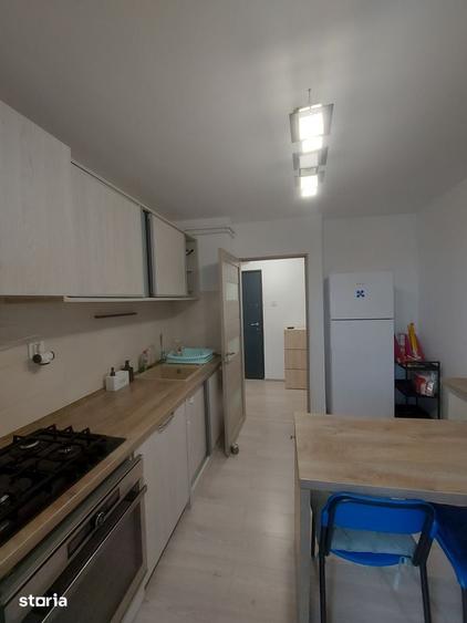 Apartament cu 3 camere decomandat în Micro 4